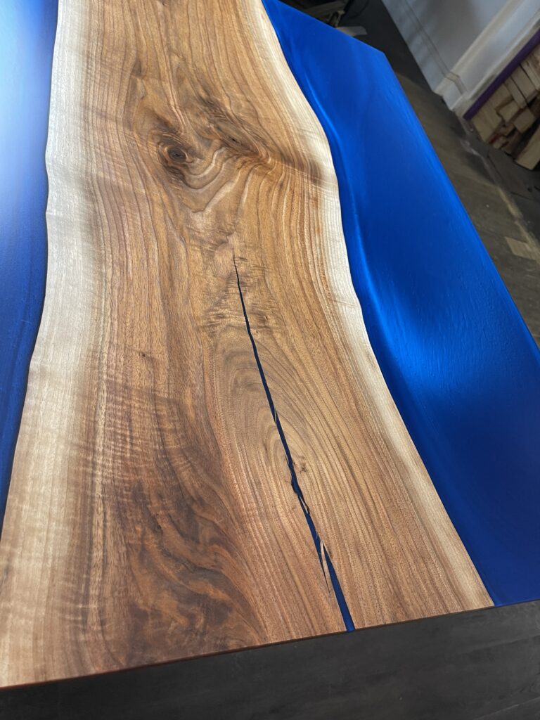 Square Coffee Table Toronto - Walnut & Blue Epoxy Wood details