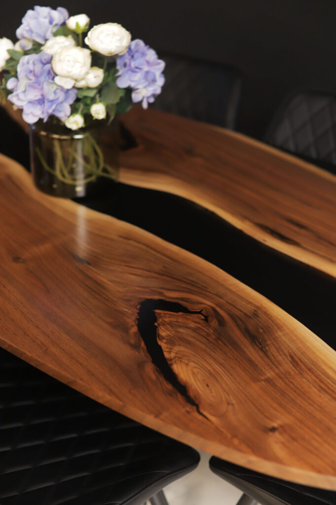 Dining Table Oval - Black Tinted Epoxy - Wood details
