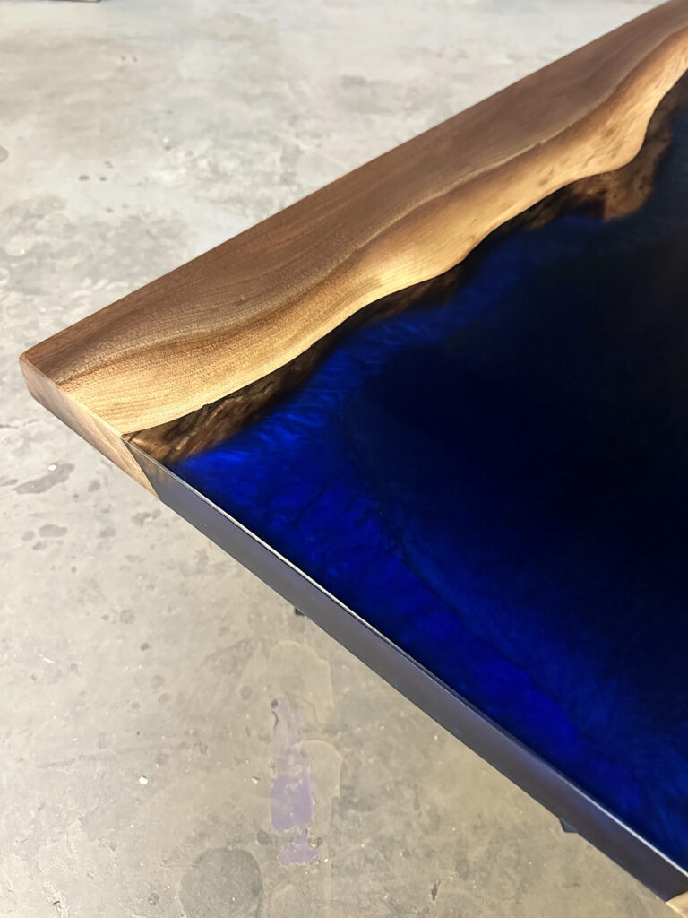 Wood Coffee Table Toronto - Walnut Dark Blue & Clear Epoxy Details