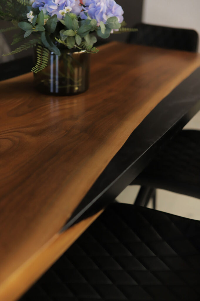 Dining Table Rustic & Modern - Walnut & Black Epoxy - wood details