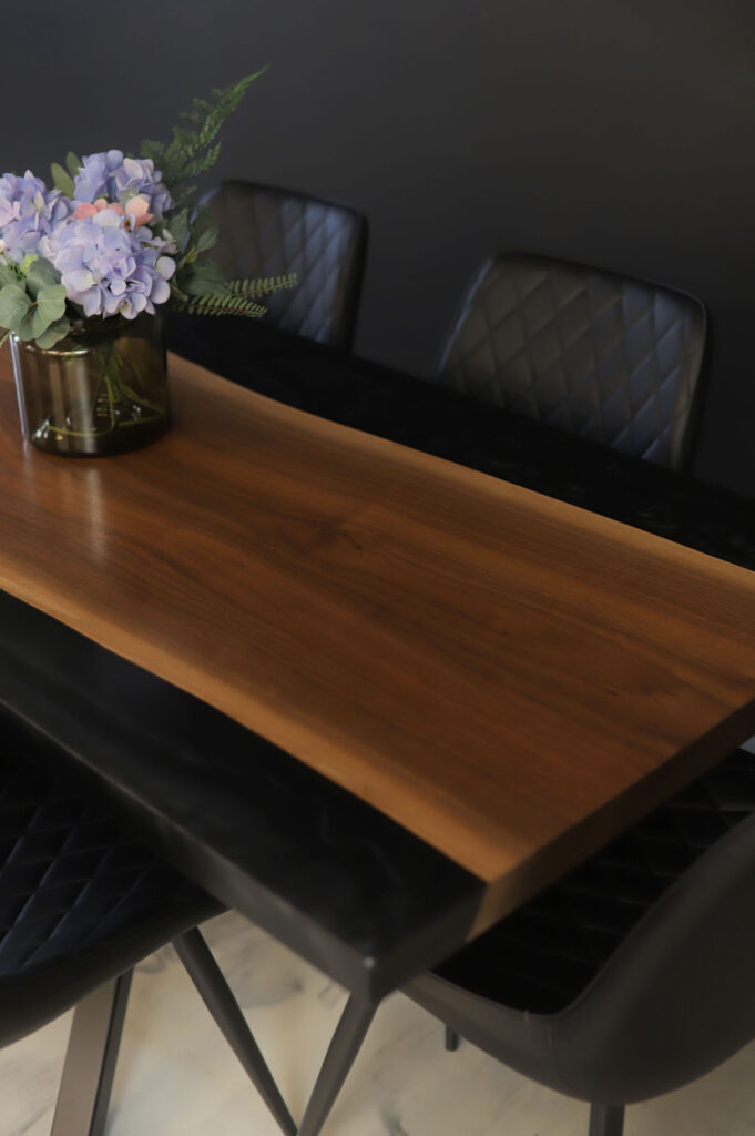 Dining Table Rustic & Modern - Walnut & Black Epoxy - Wood lines