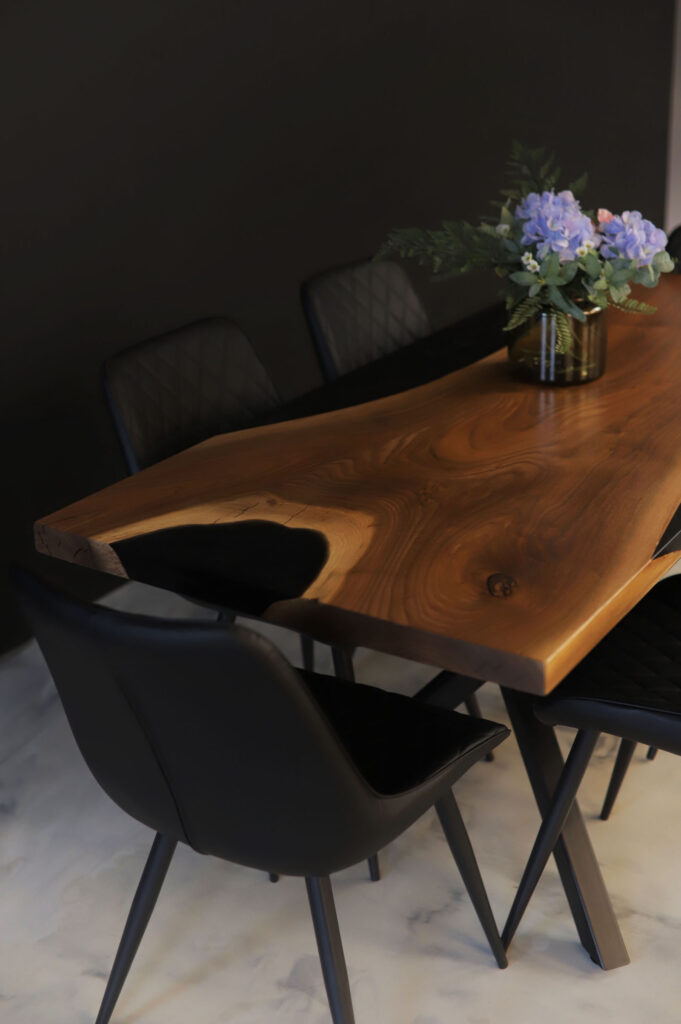 Dining Table Rustic & Modern - Walnut & Black Epoxy - Epoxy filling