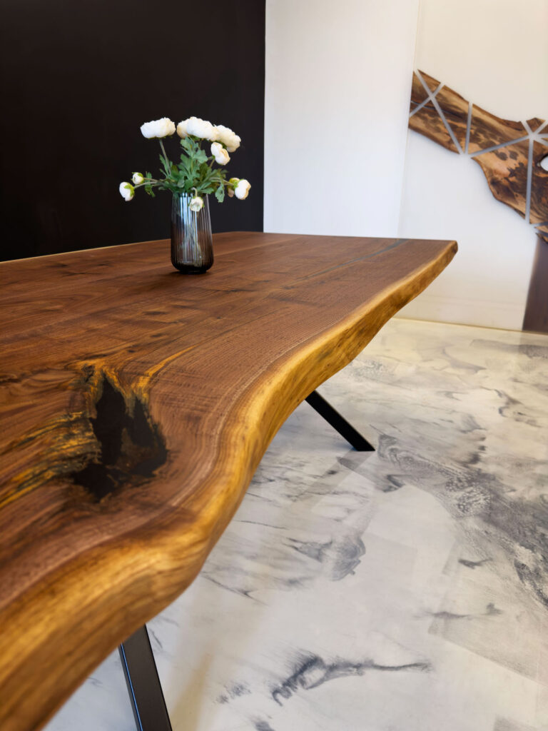 Dining Table Live Edge – All made of Walnut - live edge details