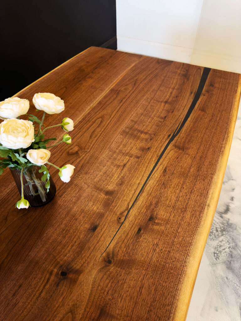 Dining Table Live Edge – All made of Walnut - wood details