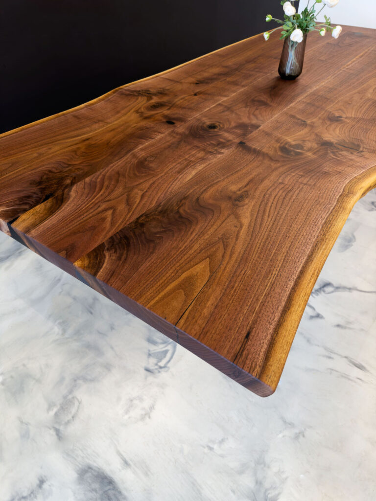 Dining Table Rustic – All Walnut Wood - Wood details