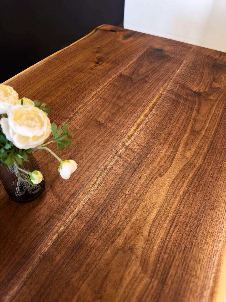 Dining Table Rustic – All Walnut Wood - wood grain details